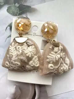 Item thumbnail for item 59f9f6a4-2e09-45a3-a1b5-ff1cd84eb378