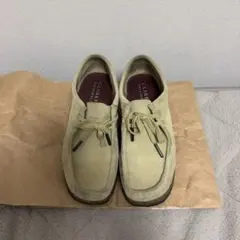Clarks Originals メンズ モカシン ベージュ - メルカリ