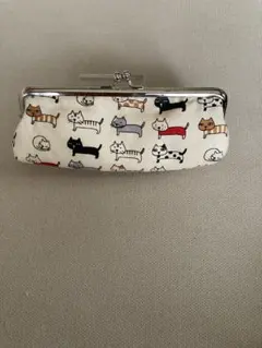ペンケース。整列猫柄。生成り