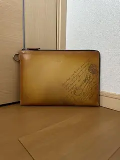 限定 14万円 ベルルッティ マルチカラーパティーヌレザー圧縮
