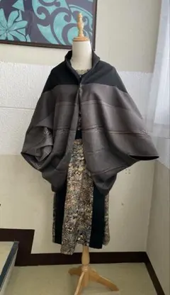 着物リメイク　モモンガカーディ　ボタン付きチャ系と黒のショール