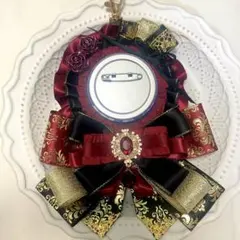 痛ロゼット 赤＆黒 ゴールド ハート缶バッジロゼット