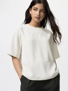 ユニクロ　UNIQLO ドレープTブラウス　オフホワイト　Sサイズ
