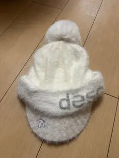DESCENTEポンポン付きニット帽 ホワイト　美品