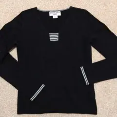 ナチュラルビューティーベーシック　ネイビー　ニット　Vネック