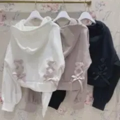 【未使用品】evelyn バックレースアップリボンパーカーのサムネイル