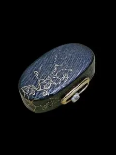 刀装具 　頭金具　しとどめ付き　 時代物 金蒔絵風装飾 刀剣小道具 拵え部品 刀装具 頭金具 しとどめ付き 時代物 金蒔絵風装飾 刀剣小道具 拵え部品