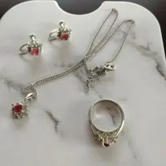 レディースアクセサリー　ネックレス　イヤリング　指輪3点セットメッキ製