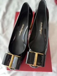 Salvatore Ferragamo パテントパンプス 7 1/2D