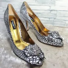 【極美品】✨DOLCE&GABBANA 23.5cm パンプス 銀 薔薇 37のサムネイル