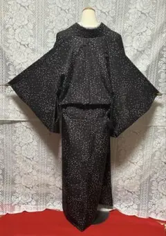 【中古】洗える着物　単衣　小紋　ポリエステル　手縫い　少々シワ有　黒茶系　三角柄