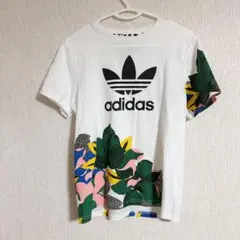 adidas フラワープリント 半袖Tシャツ