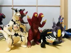 怪獣フィギュア4体セット