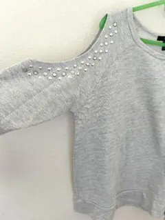 FOREVER 21 ビジュー付き長袖カットソー グレー M 肩開きのサムネイル