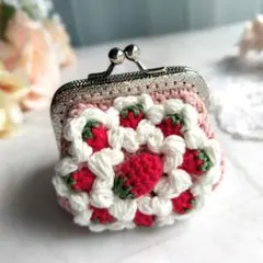 ぷっくりいちごケーキ模様がま口ポーチ匿名配送