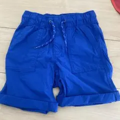 青色ポケット付き半ズボン