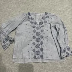 ストライプ刺繍 ブラウス
