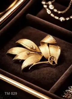 シルバー系 リーフブローチ 刻印あり 上品ヴィンテージ