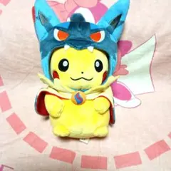 ポケセン　メガルカリオのポンチョを着たピカチュウ ぬいぐるみ