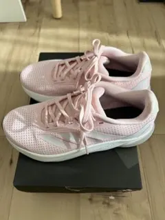 ピンク メッシュ ランニングシューズ