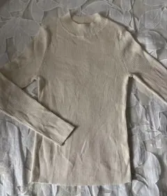 GU リブハイネックセーター　ニット オフホワイト　Sサイズ