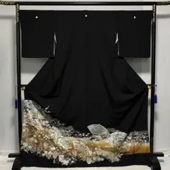D734 黒留袖 御所車 花模様 金彩 正絹 着物 袷 極美品 - メルカリ