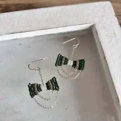 ハンドメイド　ビーズピアス　リボン　ゴールド ゆらゆら　ヴィンテージ　レトロ