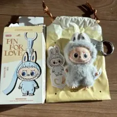 POPMART PIN FOR LOVE イニシャルラブブ C ①