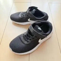 NIKE スニーカー　22cm