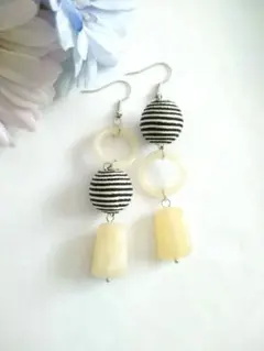 特価品①ボンボンを使ったデザインピアス☆