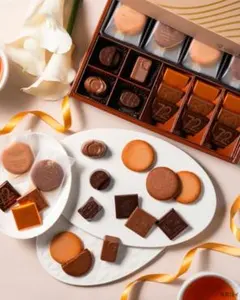 GODIVA チョコレート&クッキーアソートメントチョコレート19粒クッキー8枚のサムネイル