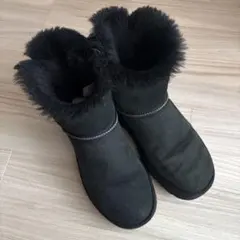 UGG ブラック ムートンブーツ リボン付き