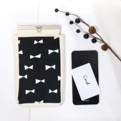 1点のみ【rib.B】入れたまま操作可 直線口金のスマホポーチ 北欧柄黒リボン