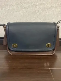【極美品】コーチ 70722 レガシー ショルダーバッグ レザー 斜め掛け 紺 2025年最新】コーチ 70722の人気アイテム - メルカリ