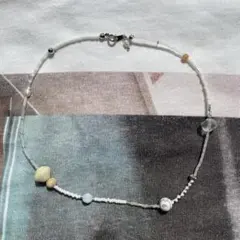 ホワイトカラービーズネックレス（チョーカー）