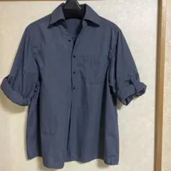 E hyphen ブルーのスキッパーシャツ　袖を捲くって止められるデザインのサムネイル