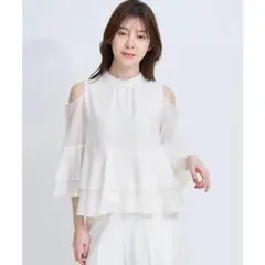 NOELA ショルダーカットフリルブラウスのサムネイル