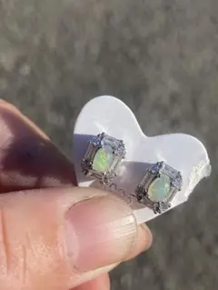 一点物　カッコいい形の天然オパールピアス　s925