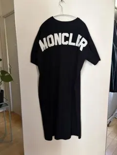 モンクレール　Tワンピ　ブラック　バックプリント