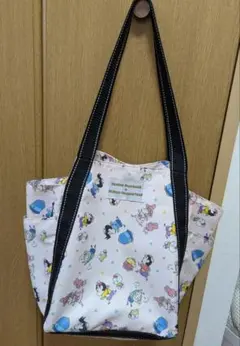 クレヨンしんちゃん×サンリオ　コラボ　トートバッグ　バルーントートバッグ