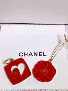 シャネル　バレンタイン　ハートチャーム　カメリアレッドチャーム