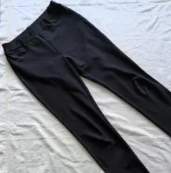 黒 スリムフィット パンツ