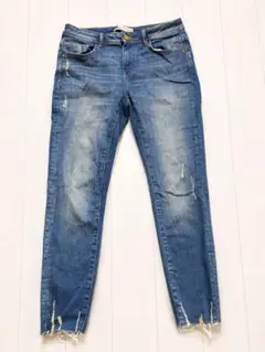 ZARA デニムパンツ ダメージ加工 切りっぱなしのサムネイル