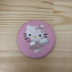 【即日発送】サンリオ　エンジェルシリーズ　ハローキティ　刺繍　缶バッジ　50周年