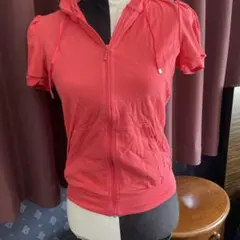 UNIQLOフード付きピンクジッパーパーカー