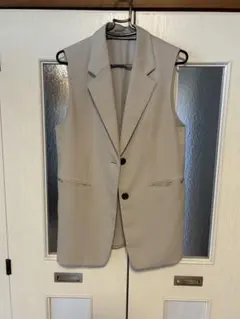 GUベージュ ノースリーブジャケットジレ