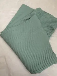 グレー ワイドパンツ