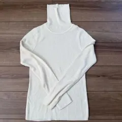 GU アイボリー タートルネック セーター M