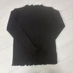 黒のフリルネック長袖カットソー　140