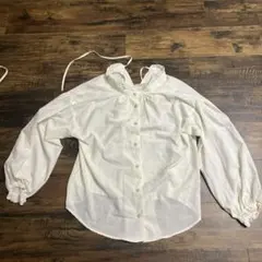 ホワイト フリル襟 長袖シャツ　フリーサイズ